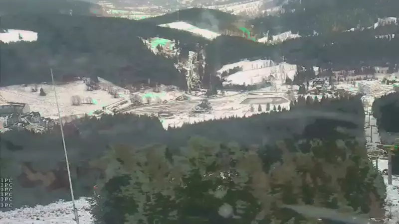 Panoramiczny widok na stok w Czarnej Górze trasa B-fis