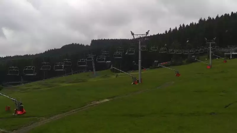 Czarna Góra Resort - widok na trasy zjazdowe oraz wyciąg.