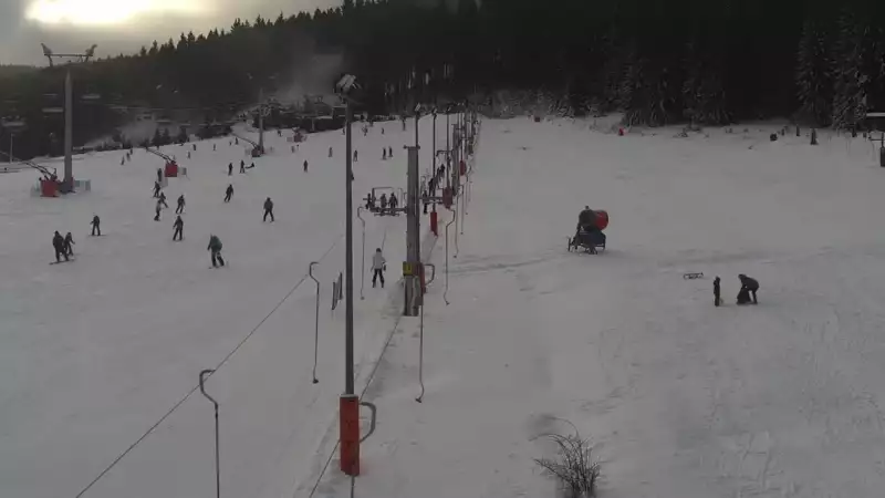 Czarna Góra Resort - widok na trasy zjazdowe oraz wyciąg.