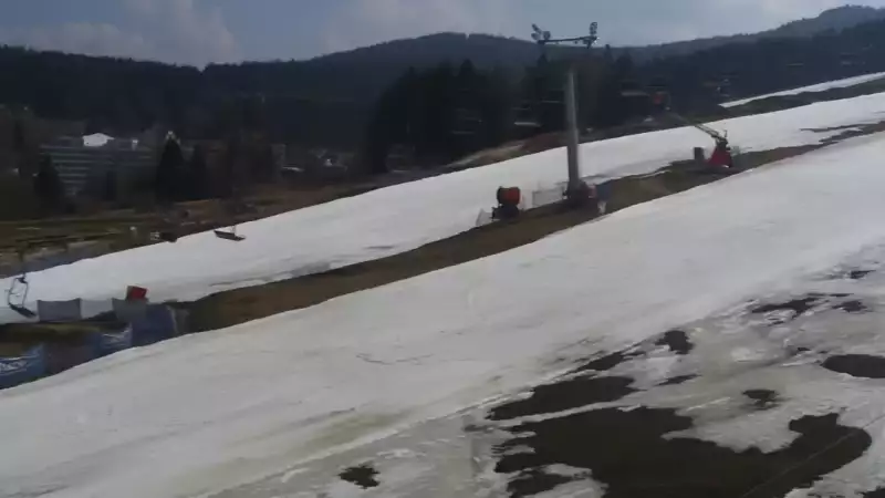 Czarna Góra Resort - widok na trasy zjazdowe oraz wyciąg.