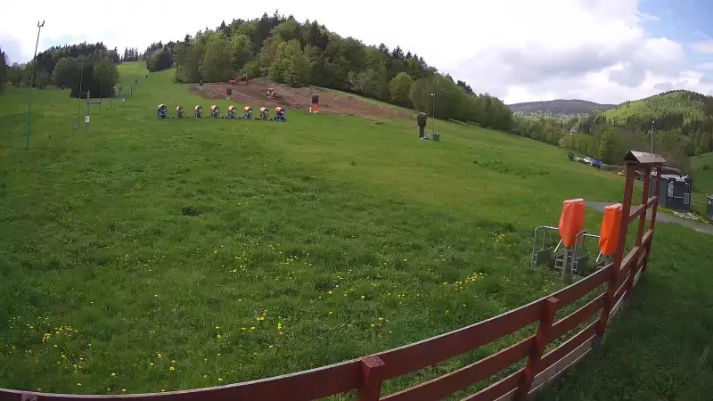 Kamera prezentuje obraz na stok Czarnów ski