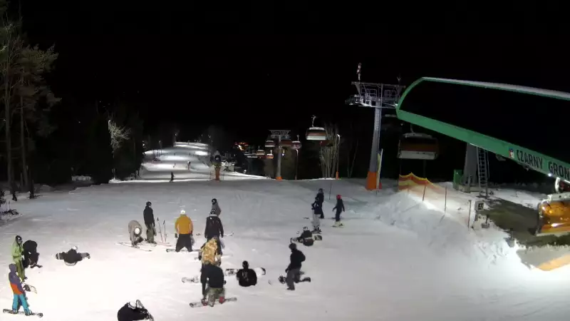 Widok z Kamery na górną trasę narciarską w Czarnym Groniu