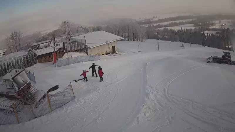 Widok na stację narciarską Czerwienne SKI na Podhalu.