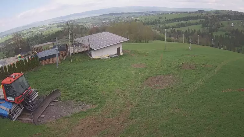 Widok na stację narciarską Czerwienne SKI na Podhalu.