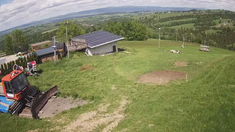 Widok na stację narciarską Czerwienne SKI na Podhalu.