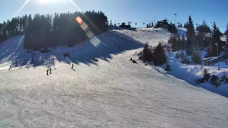 Widok na dolny odcinek trasy orczykowej stacji narciarskiej Czorsztyn-Ski Kluszkowce