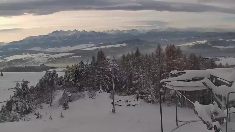 Kamera prezentuje panoramę gór z ośrodka narciarskiego Czorsztyn ski - Kluszkowce
