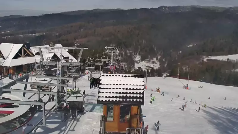 Kamera prezentuje panoramę gór z ośrodka narciarskiego Czorsztyn ski - Kluszkowce