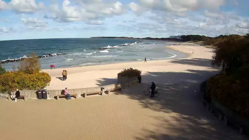 Widok na plażę wschodnią w Darłówku