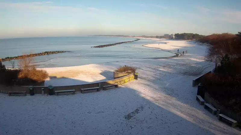 Widok na plażę wschodnią w Darłówku