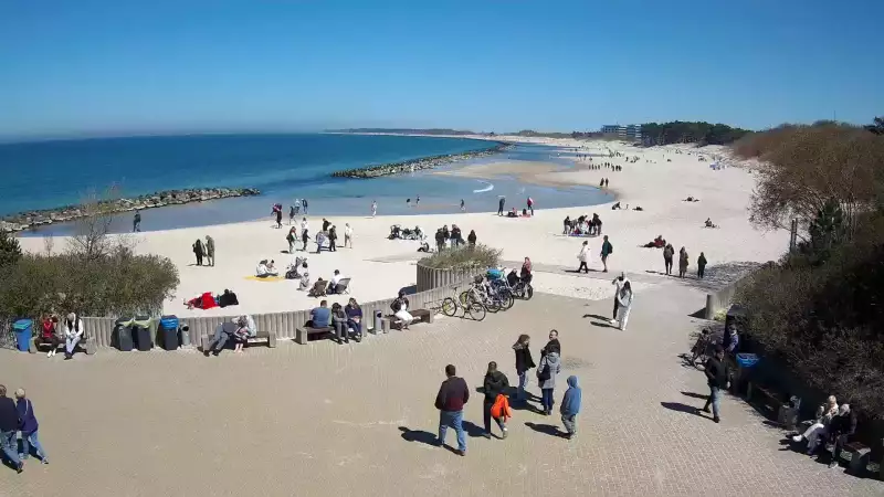 Widok na plażę wschodnią w Darłówku
