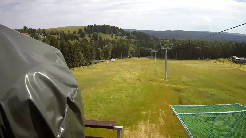 Wyciąg Diament w Kompleksie narciarskim Zieleniec zaprasza na narty.