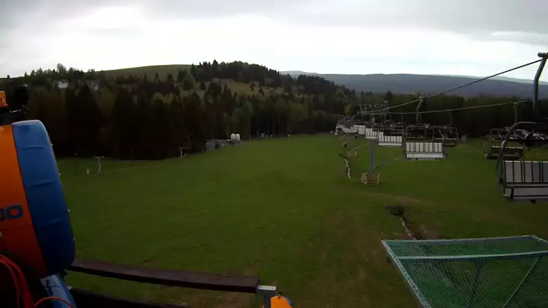 Wyciąg Diament w Kompleksie narciarskim Zieleniec zaprasza na narty.