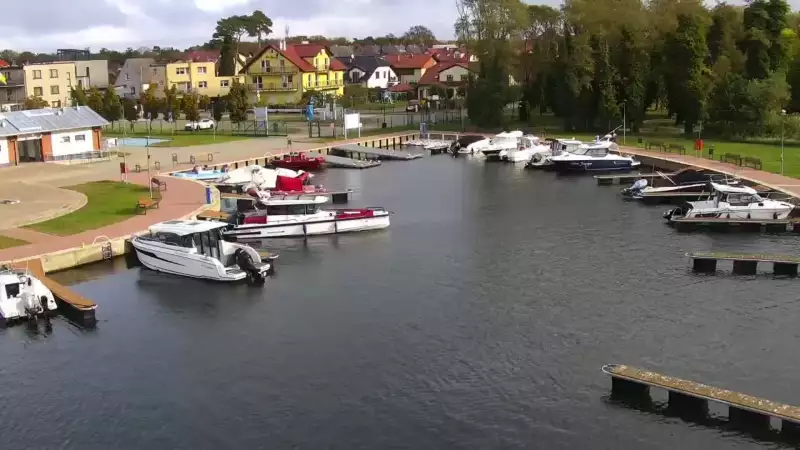 Widok na przystań i marinę w Dziwnowie