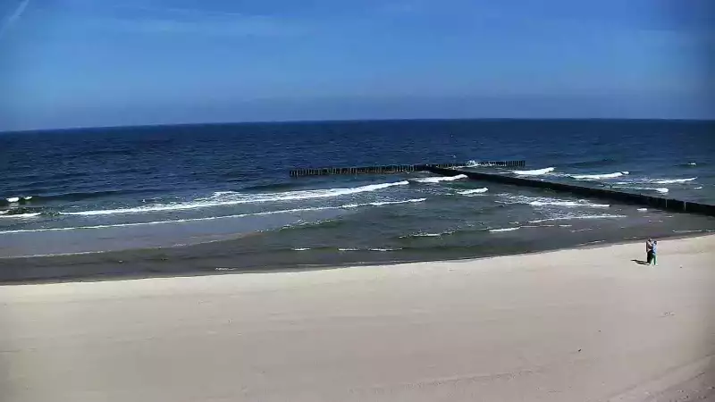 Widok na plażę i morze w Dziwnowie woj. zachodniopomorskie