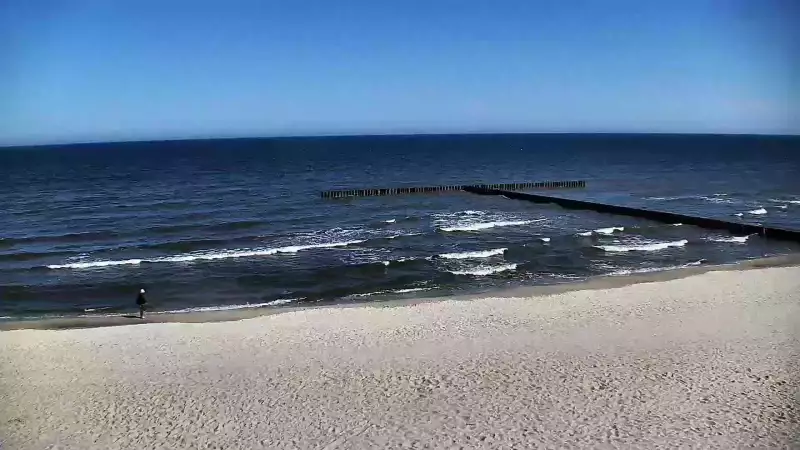 Widok na plażę i morze w Dziwnowie woj. zachodniopomorskie