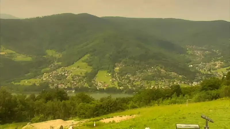 Ujęcie na panoramę gór w Beskidzie Małym