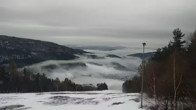 Widok na GÓRĘ ŻAR i kolej linowo-terenową PKL