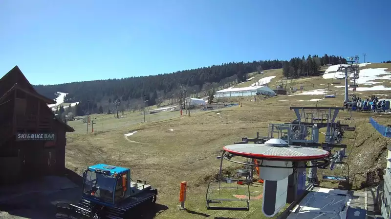 widok z dolnej stacji narciarskiej Gryglówka