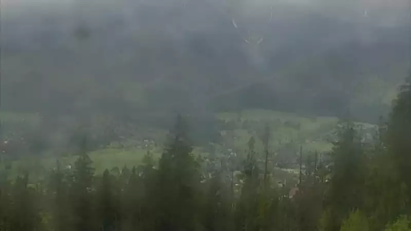 Kamera z Gubałówki z widokiem na Kasprowy Wierch.