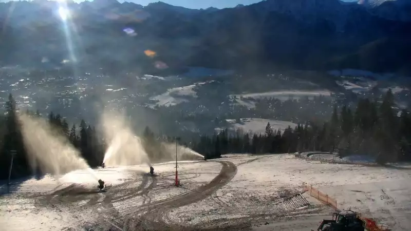 Widok z Kamery na panoramę Tatr.