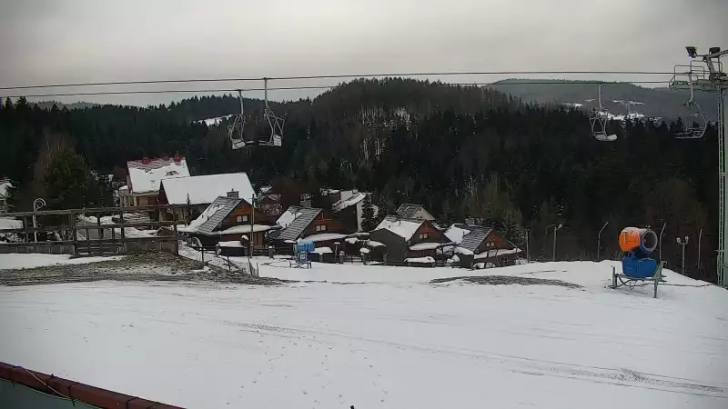 Obraz z kamery na stoku w ośrodku narciarskim Henryk SKI