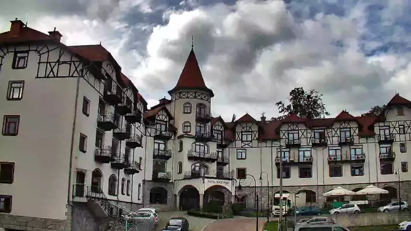 HOTEL BUCZYŃSKI w Świeradowie - NOWOŚĆ To doskonałe miejsce dla osób ceniących komfort, bliskość atrakcji i uzdrowiskowy klimat Świeradowa.