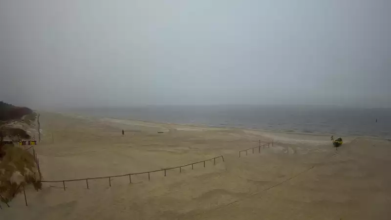 Jantar - widok na złocistą i słoneczną plaże.