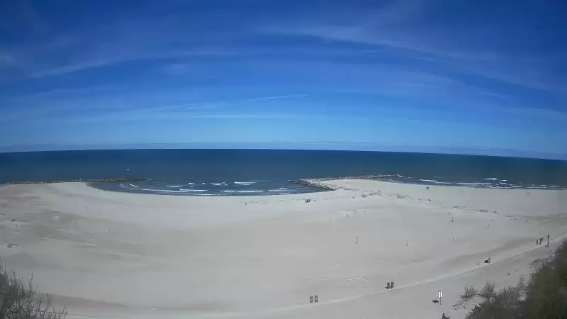 Widok na sztuczną plaże w Jarosławcu