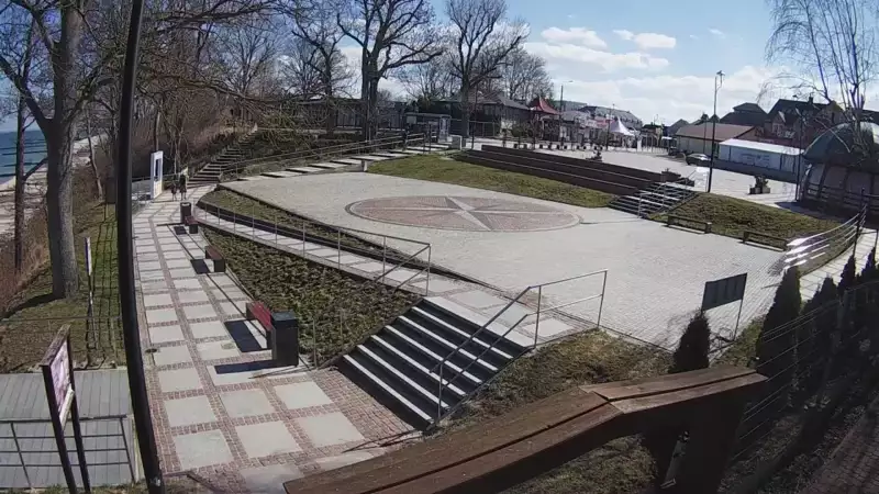 Widok z Kamery na plac widokowy Róża Wiatrów w Jarosławcu