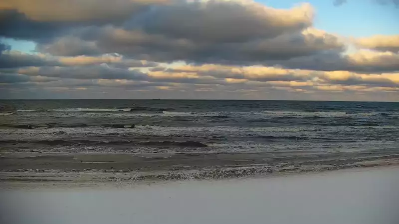 Widok z Kamery na plażę z kurortu Jastrzębia Góra