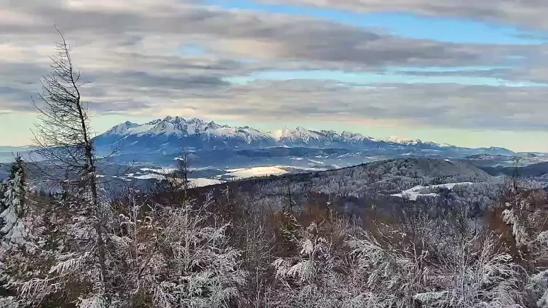 Widok na Tatry z obrotowej kamery na Jaworzynie Krynickiej