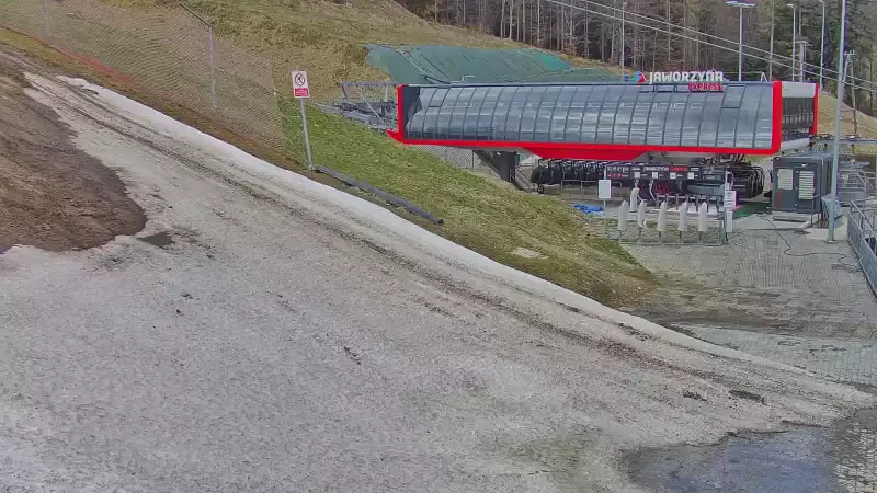 Widok na parking i Dolinę Czarnego Potoku- stację poczatkową kolei gondolowej