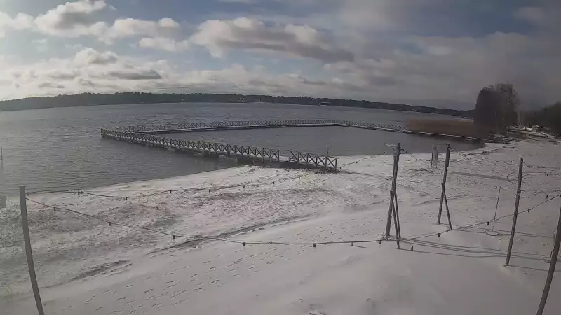 Widok na Jezioro Białe znajdujące się we wschodniej Polsce.
