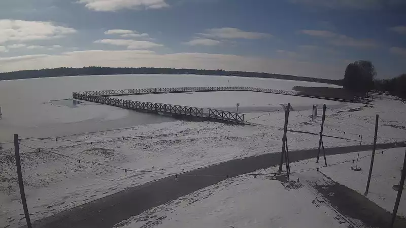 Widok na Jezioro Białe znajdujące się we wschodniej Polsce.