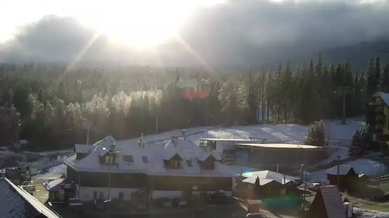 Arena Szrenica w Szklarskiej Porębie - widok na karczmę i stok.