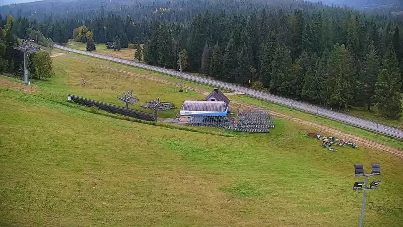 Widok z Kamery na dolny odcinek trasy w Jurgów -ski