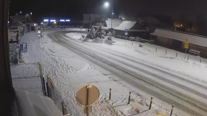 Widok z Kamery na Ulicę Bronisława Czecha w Zakopanem na żywo