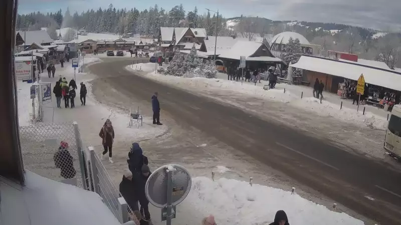 Widok z Kamery na Ulicę Bronisława Czecha w Zakopanem na żywo