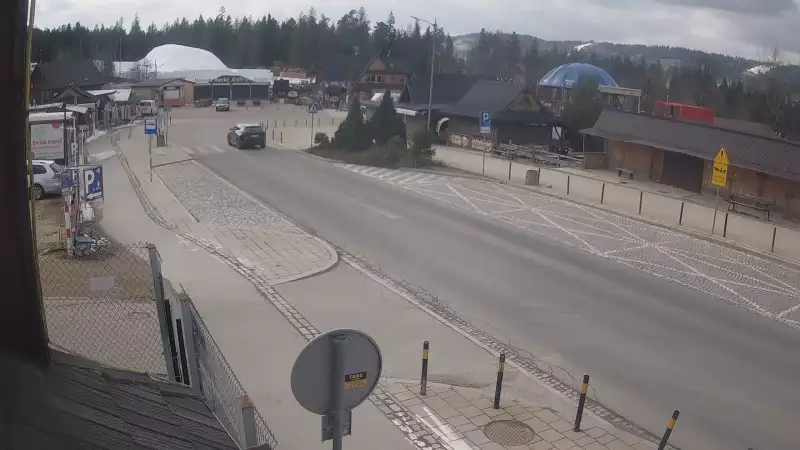 Widok z Kamery na Ulicę Bronisława Czecha w Zakopanem na żywo