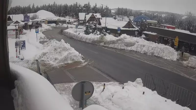 Widok z Kamery na Ulicę Bronisława Czecha w Zakopanem na żywo