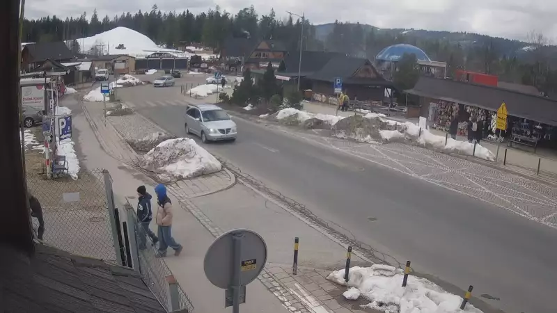 Widok z Kamery na Ulicę Bronisława Czecha w Zakopanem na żywo