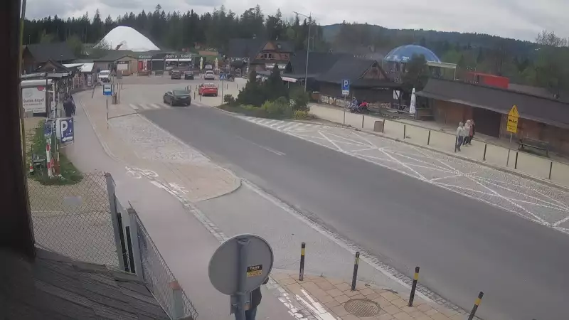 Widok z Kamery na Ulicę Bronisława Czecha w Zakopanem na żywo