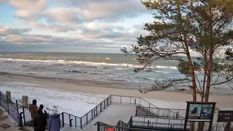 Widok z kamery na plażę w Stegnie to prawdziwa zachęta do wypoczynku.