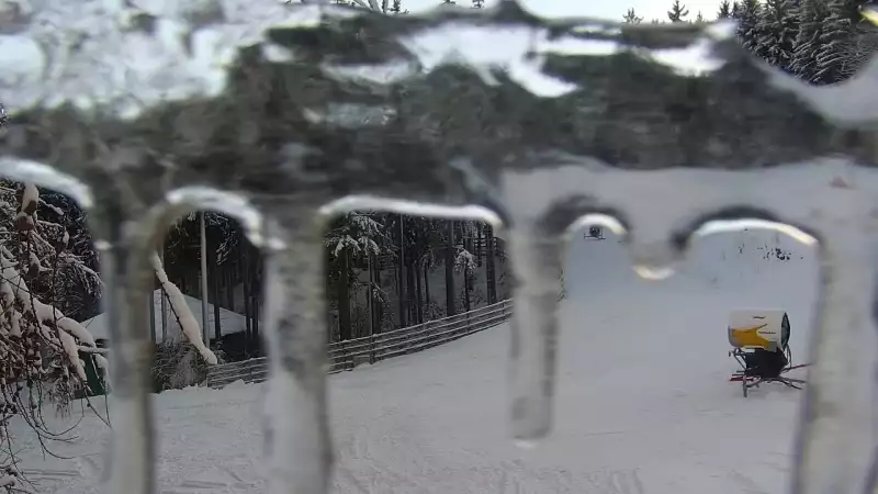 Widok z Kamery na wyciąg taśmowy w Karpacz Biały Jar.