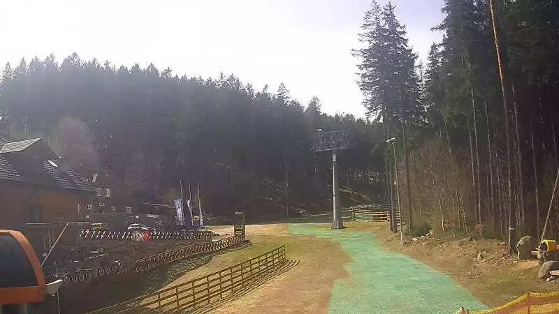 Widok z Kamery na dolną stację Biały Jar w Karpaczu