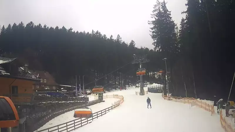 Widok z Kamery na dolną stację Biały Jar w Karpaczu