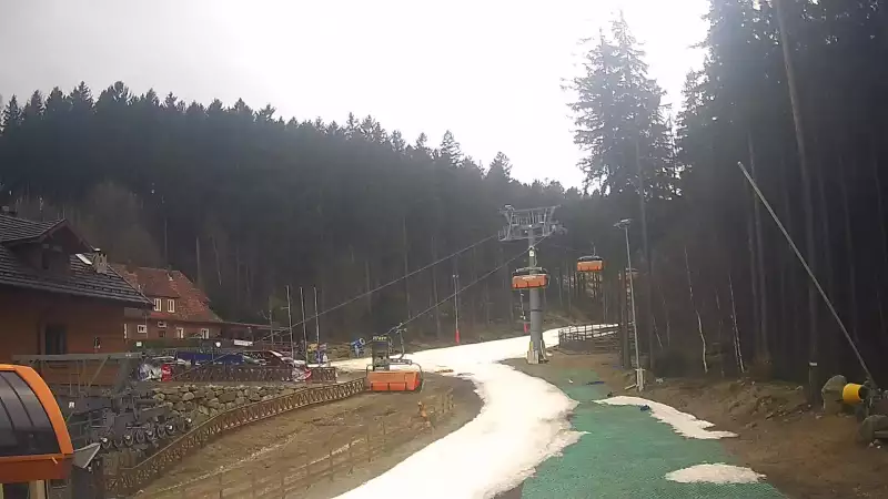 Widok z Kamery na dolną stację Biały Jar w Karpaczu
