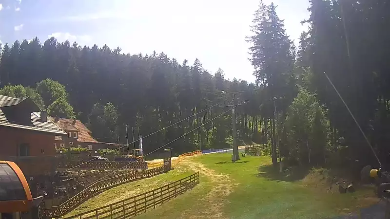 Widok z Kamery na dolną stację Biały Jar w Karpaczu