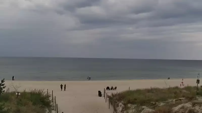 Obraz na żywo z plaży w Karwi